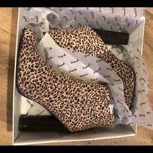 Leopard shoes